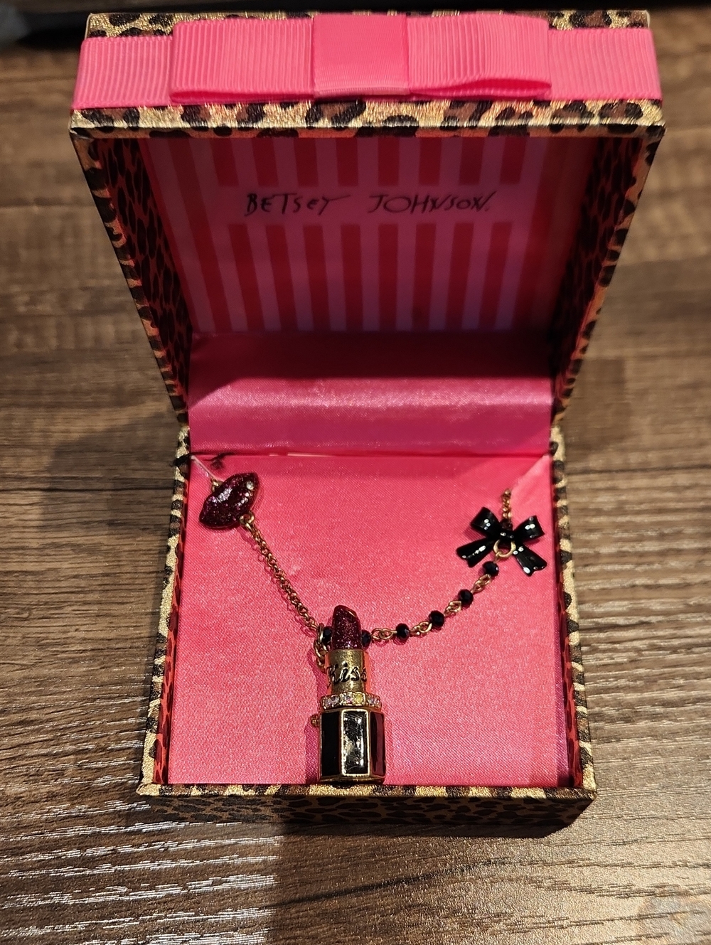 NWT Betsey Johnson Hot Pink Glitter Lipstick & Black Bow Necklace
